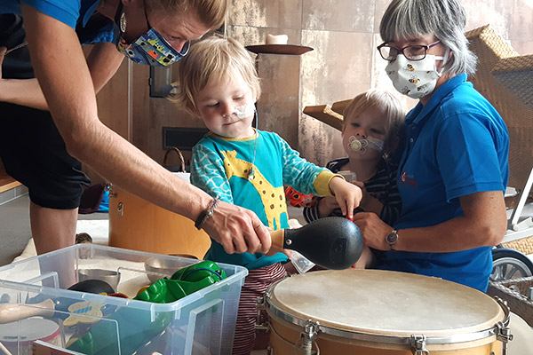 Musiktherapie bei den Arche Herzensbrücken Wochen