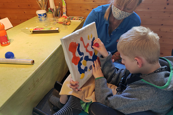 Maltherapie für schwer erkrankte Kinder