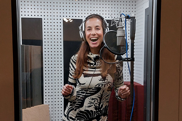 Nina Hartmann im Studio Radiospot