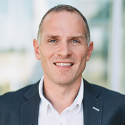 Kinderpate Josef Hofer, Führungskraft